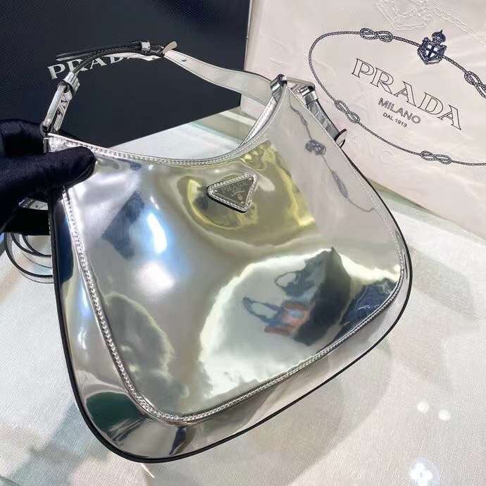 프라다 클레오 브러시 레더 실버 숄더백 1BC156